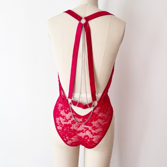 Frederick's of‎ Hollywood Chain Back Red Lace Bodysuit, Sexy Open Front Size L - Picture 3 of 6